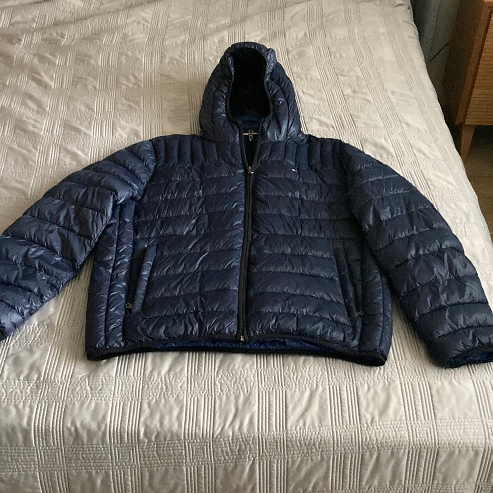 Men’s Tommy Hilfiger packable blue puffer jacket size XL in excellent condition